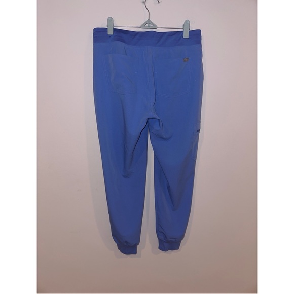 FIGS jogger and top scrub set, size xs - Picture 4 of 4